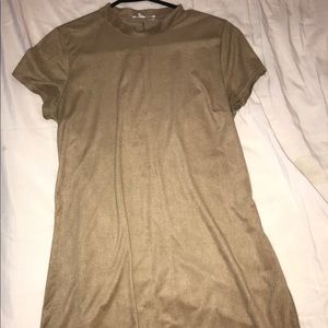 Brown T-shirt dress comes above knees